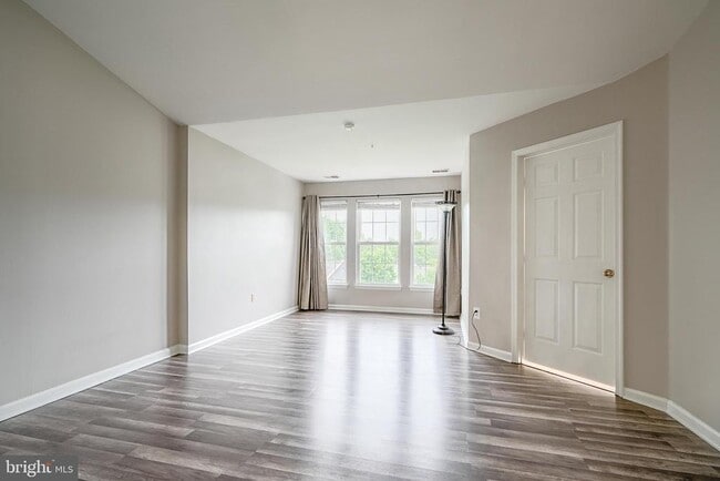 Building Photo - 8820 Papillon Dr