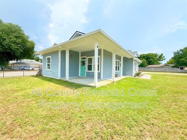 Building Photo - 722 Kelly St