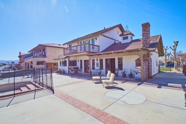 Building Photo - Spacious 3-Bedroom Lake House in Victorvil...