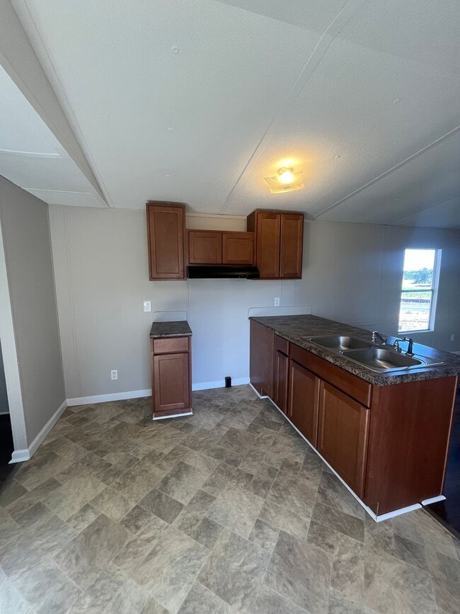 Building Photo - 1241 W Georgia Rd