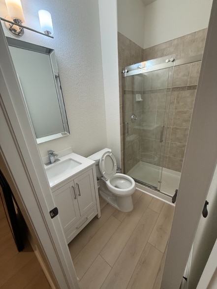 Building Photo - 5242 Oak Hollow Dr