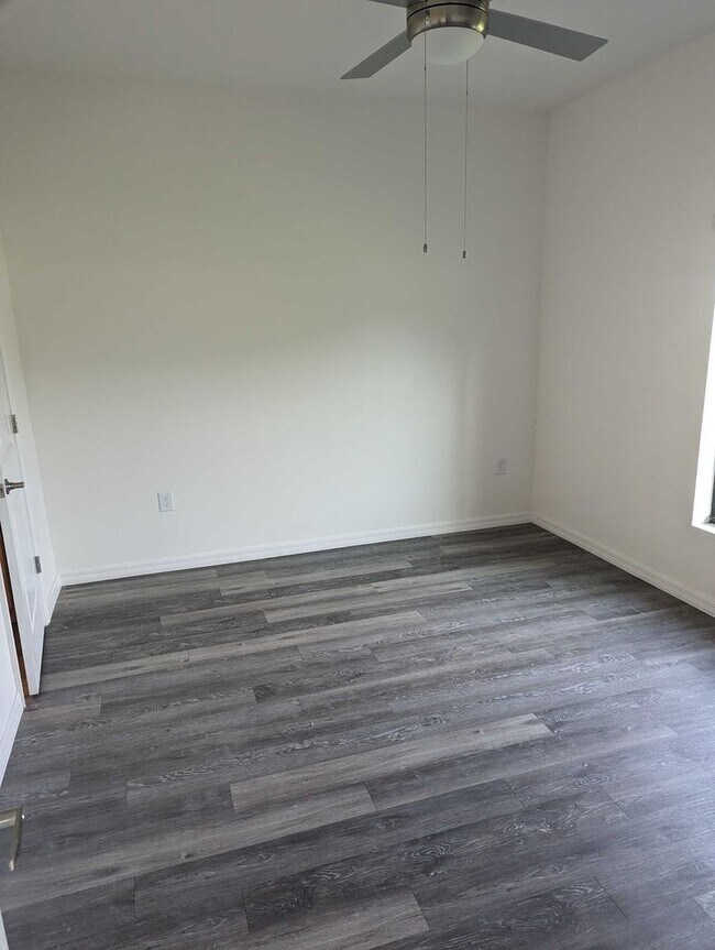 Building Photo - 2315 NE 15th Ln