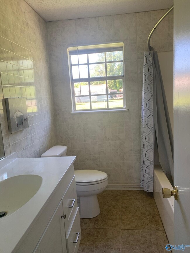 Building Photo - 21045 Myrtlewood Dr