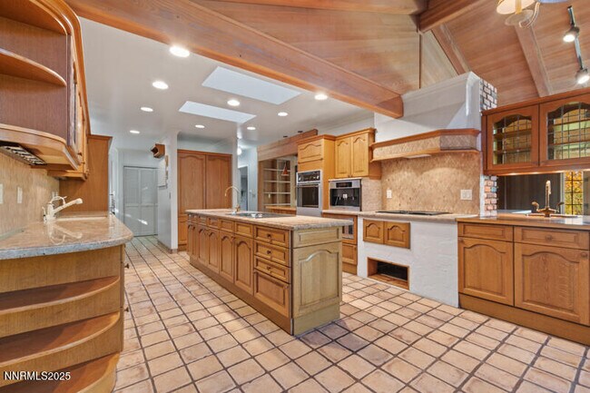 Building Photo - 1880 Meadowview Ln