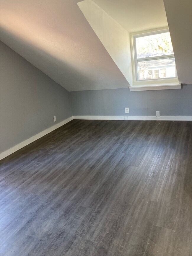 Building Photo - 2107 Poplar St