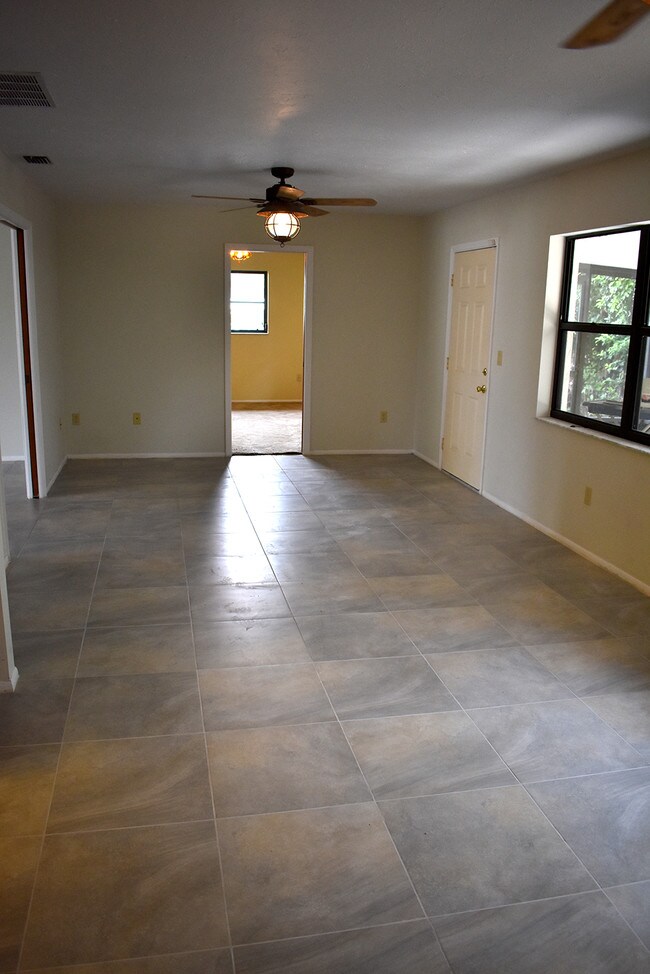 Family Room - 107 Hourglass Dr