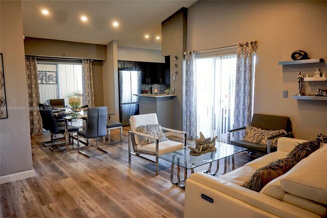 Building Photo - 7610 Westwood Dr