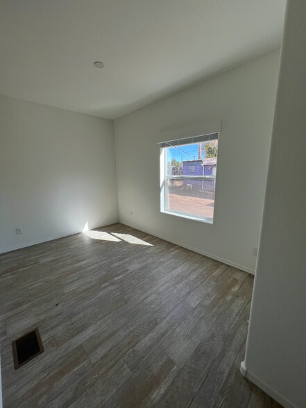 Building Photo - 2000 E Frontier Ave