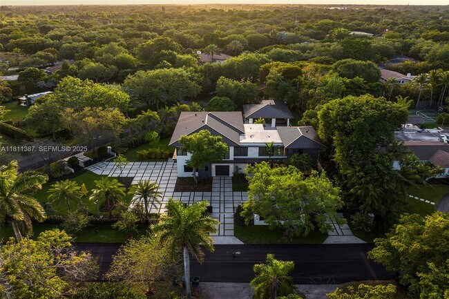 Building Photo - 12500 SW 64th Ave