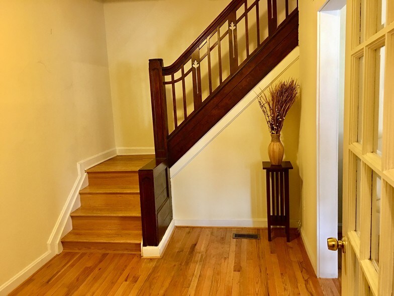 Beautiful Stairway. Turn of the Century Woodwork! - 455 E Ferry St