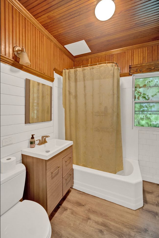 Building Photo - 826 Hamlin St