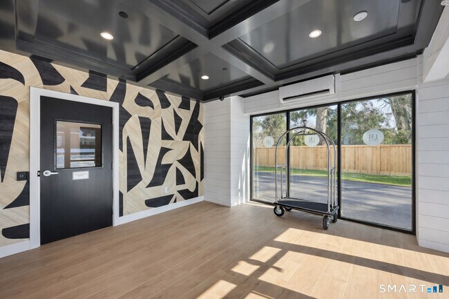 Building Photo - 131 Beach Rd