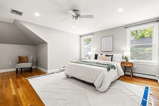 Building Photo - 334 Mystic St