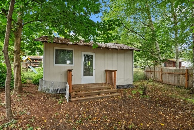 Building Photo - Updated and Spacious 3 bedroom in Timberlakes