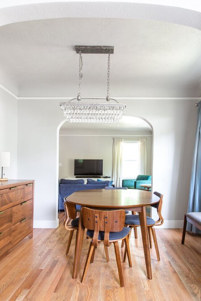 Building Photo - Cozy 2-Bedroom Retreat in North End Boise: Fantastic Location with Elegant Upgrades