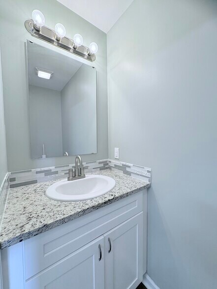 Building Photo - 1603 Dehart