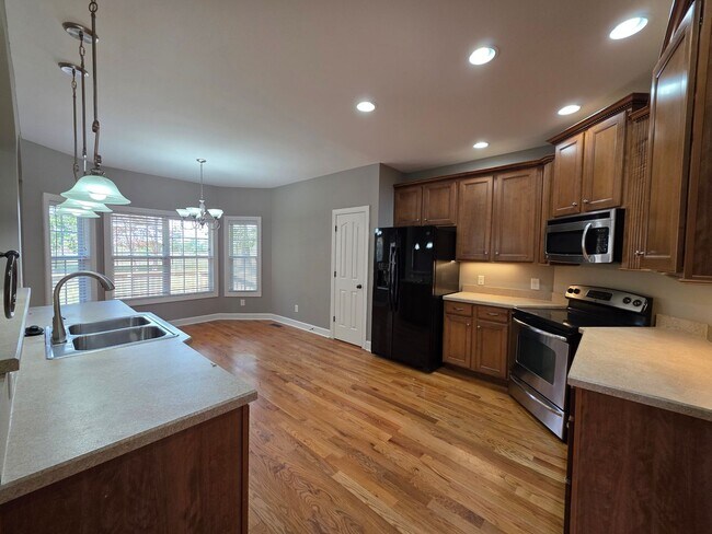 Building Photo - Holiday SPECIAL!! $500 OFF Your Move-In Co...
