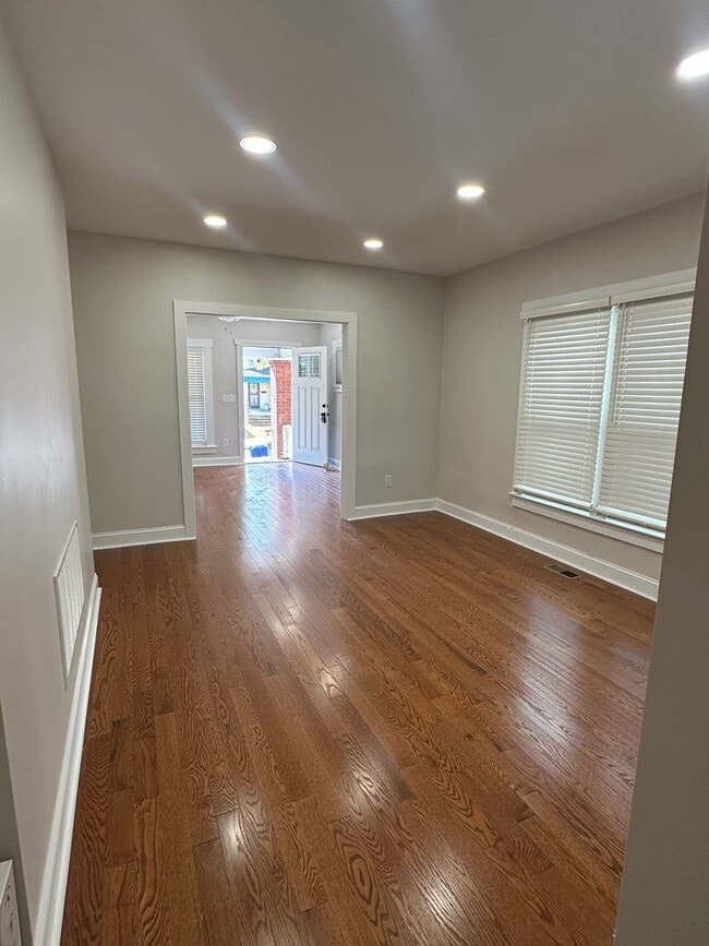 Building Photo - A beautiful, spacious, fully undated 2 bed...