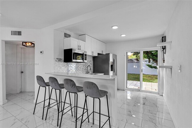Building Photo - 420 S 61st Terrace
