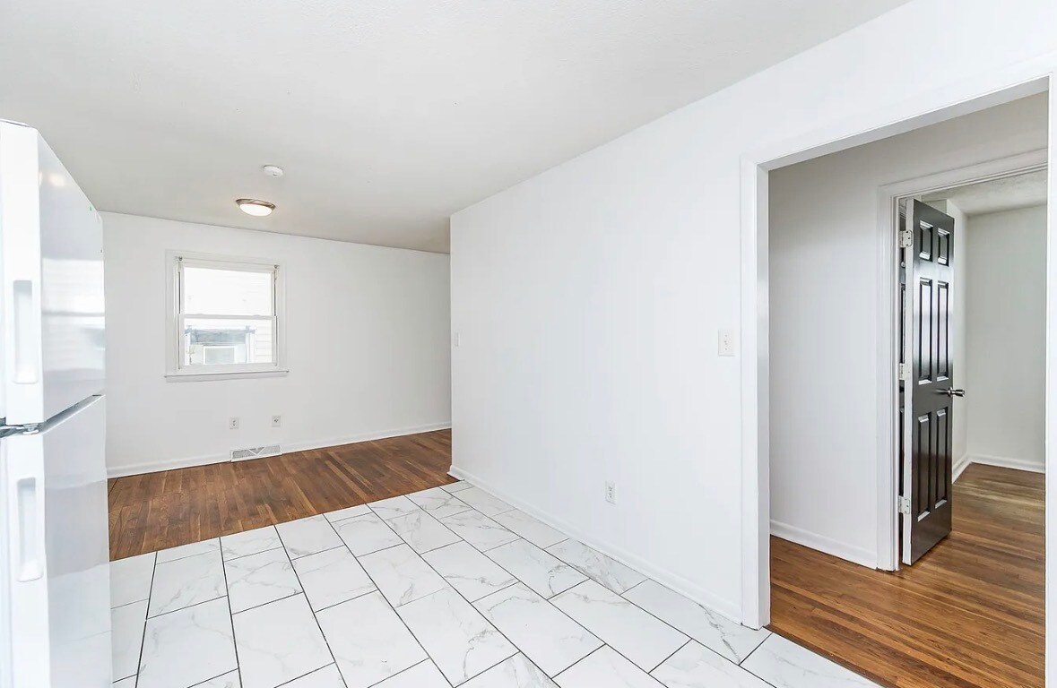 Building Photo - 1208 Louis Ln