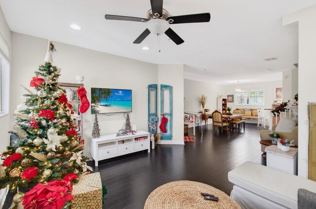 Building Photo - 321 Bayfront Dr