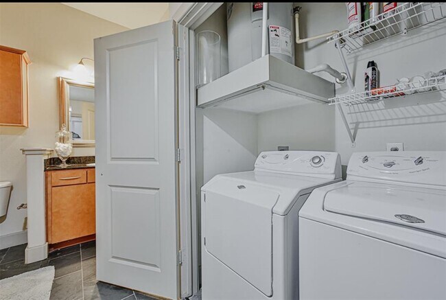 Building Photo - 1901 Post Oak Blvd