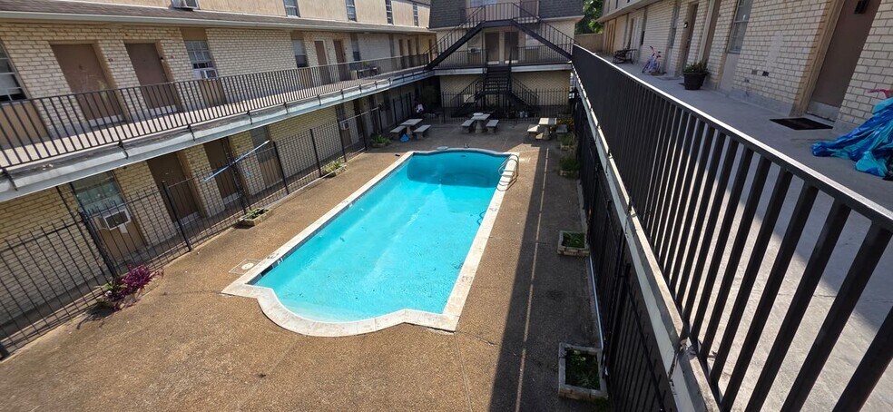 Building Photo - 650 Central Ave