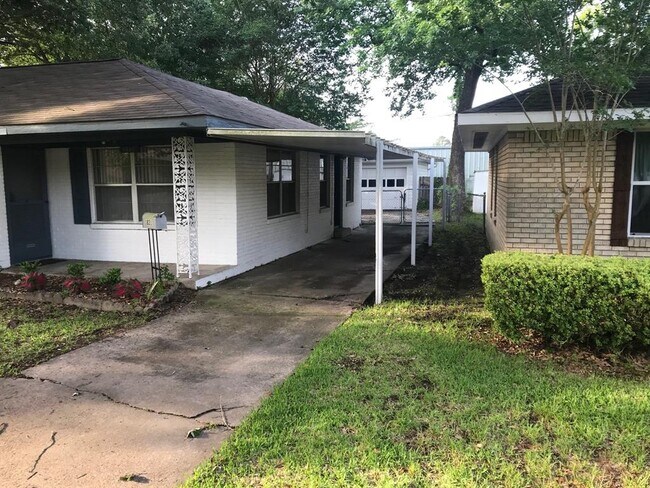 Building Photo - 1831 De Milo Dr