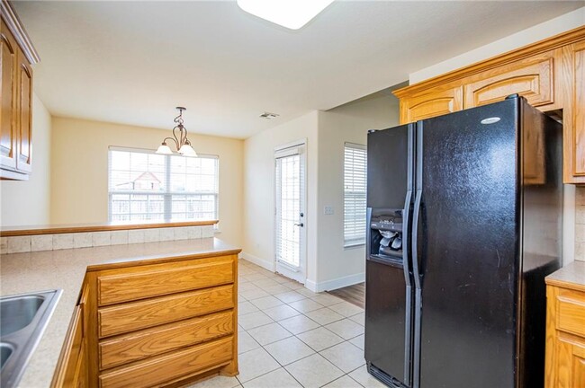 Building Photo - 520 Bonanza St