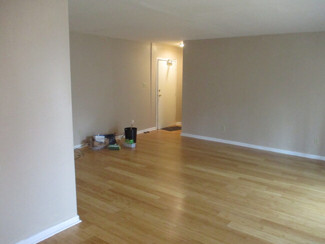 Building Photo - 545 Burgoyne Rd