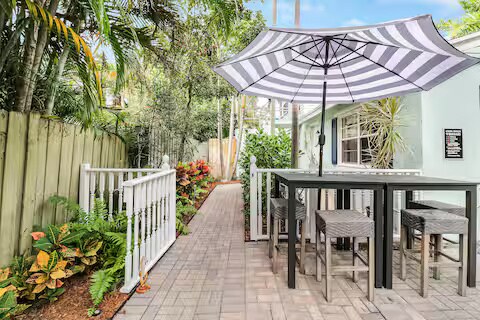 Building Photo - 713 Penn St