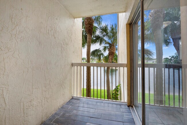 Building Photo - 7640 Westwood Dr