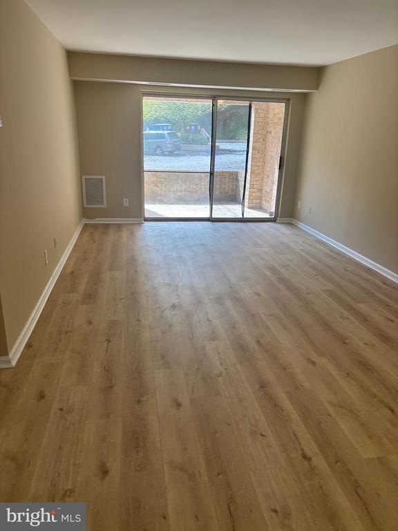 Building Photo - 5807 Cove Landing Rd