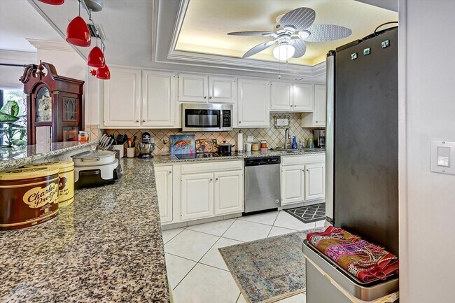 Building Photo - Waterfront! Annual Lease,  2 bedroom 2 bath plus bonus room