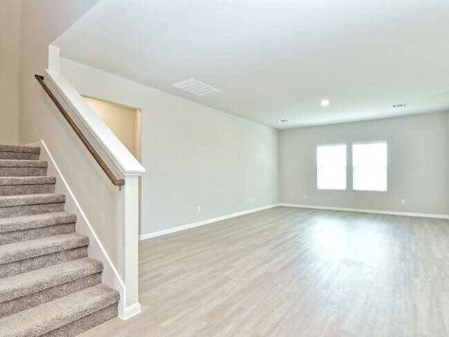 Building Photo - 3036 SF Home - 6 BR/3 BA with THREE-CAR GARAGE - BULVERDE!!!