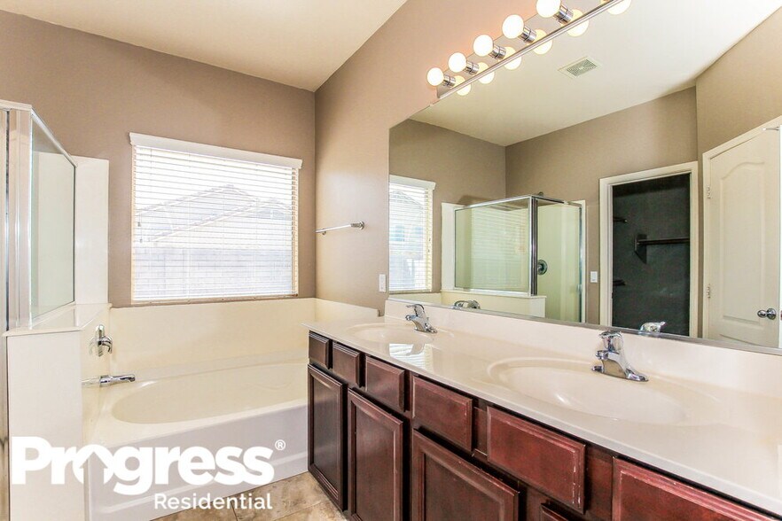 Building Photo - 14133 W Crocus Dr