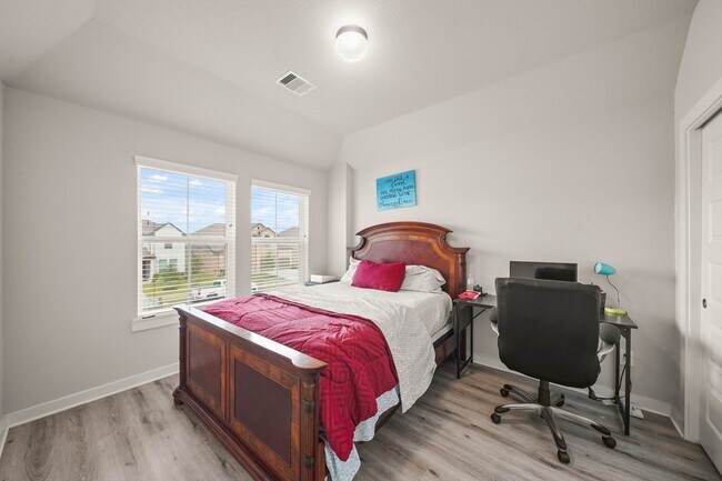 Building Photo - 18419 Windy Knl Wy