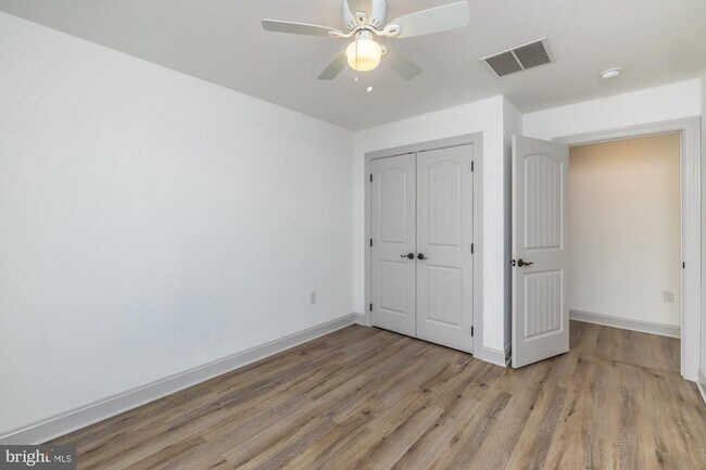 Building Photo - 411 James St