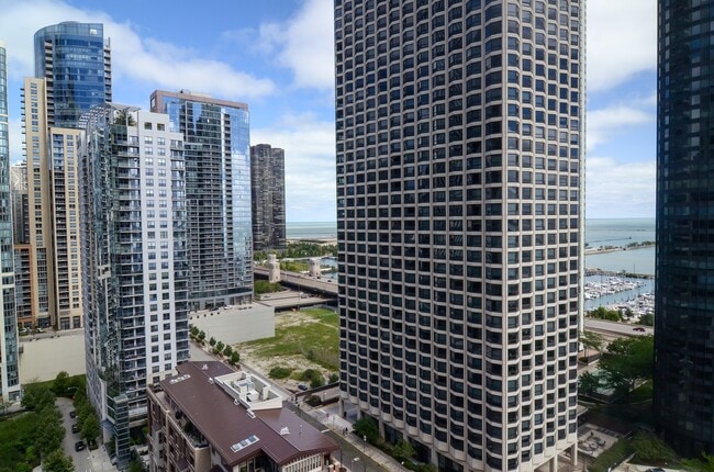 Building Photo - 400 E Randolph St