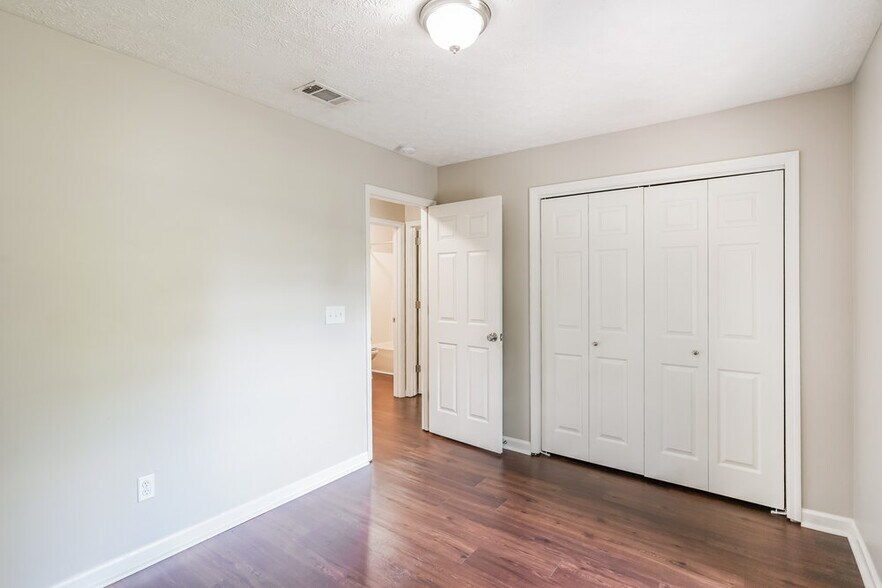 Building Photo - 1207 Cedarbend Dr