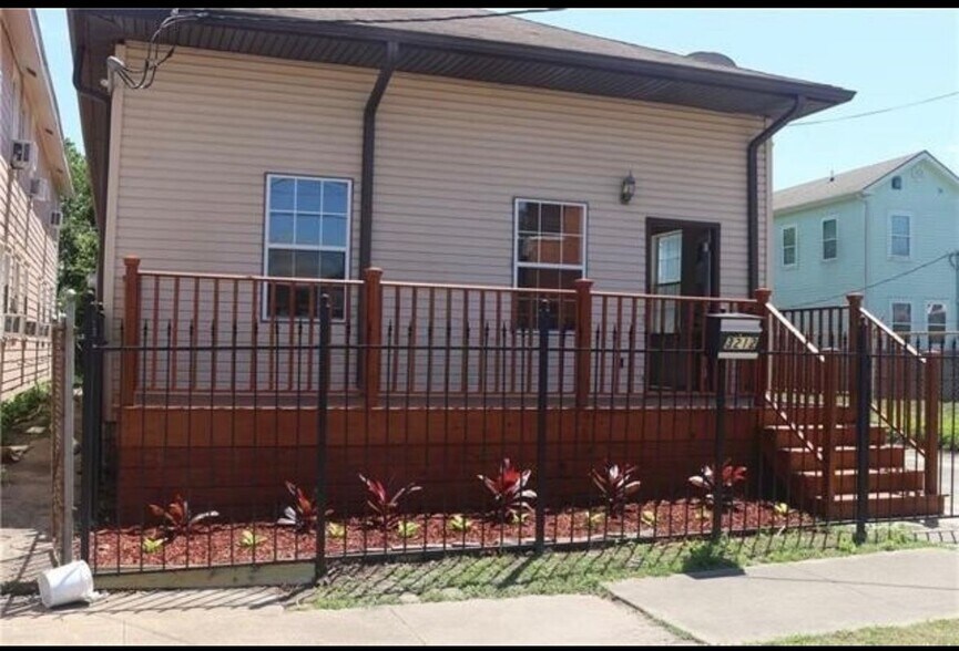 Building Photo - 3212 Danneel St