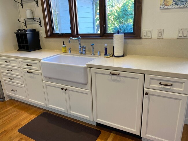 Building Photo - FULLY FURNISHED Point Loma Home! AC! All U...