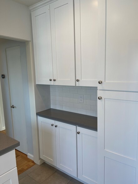 Cabinets - 8574 Rugby Dr