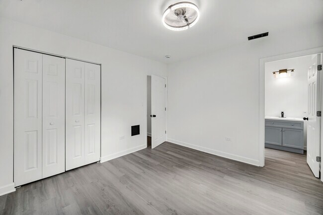 Building Photo - 34904 N Carvis Dr