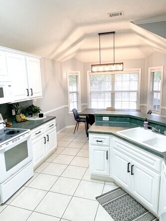 Building Photo - 300 Pronghorn Loop