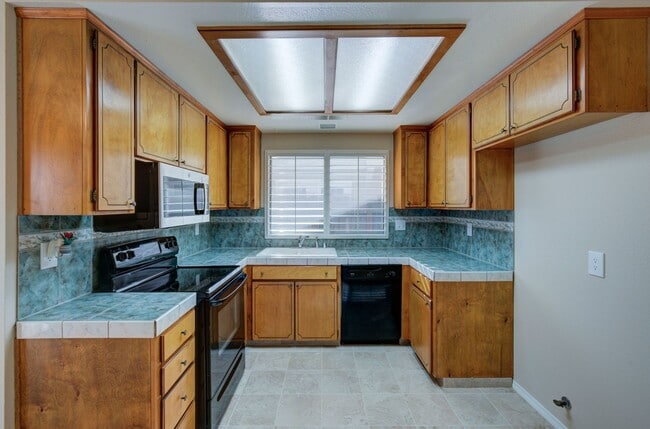 Building Photo - Marty 174