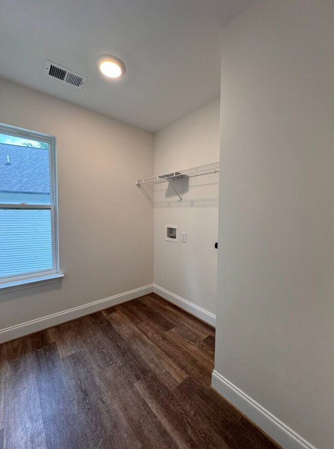 Building Photo - STOP SCROLLING! YOUR NEXT HOME IS HERE!