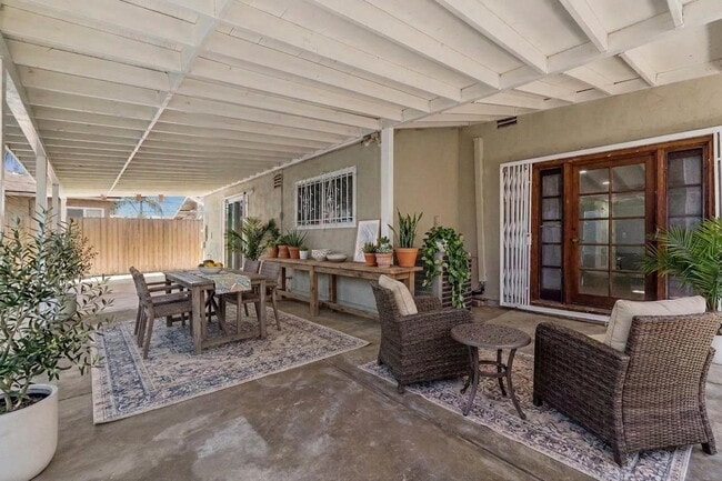 Building Photo - Spacious 3BR Retreat in the Heart of Cherokee Point