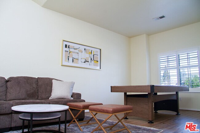 Building Photo - 8506 Blue Heron Dr