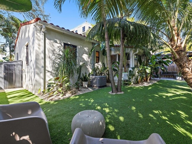 Building Photo - 1009 NW 11th Ct